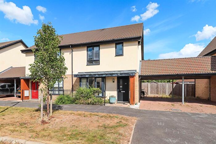 3 Bedroom Semi Detached House For Sale In Squires Close, Cambridge, CB4