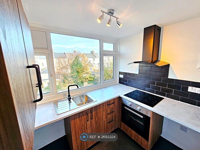 2 Bedroom Flat To Rent In Parkhurst Road, Bexhill-On-Sea, TN40