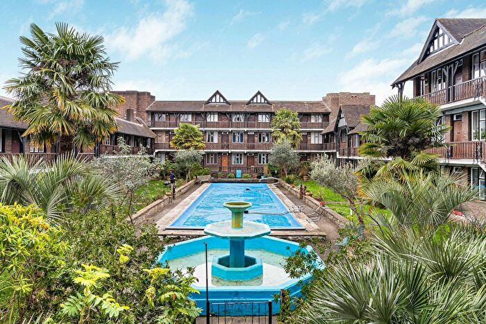 1 Bedroom Flat For Sale In Tudor Close, Brixton Hill, London, SW2