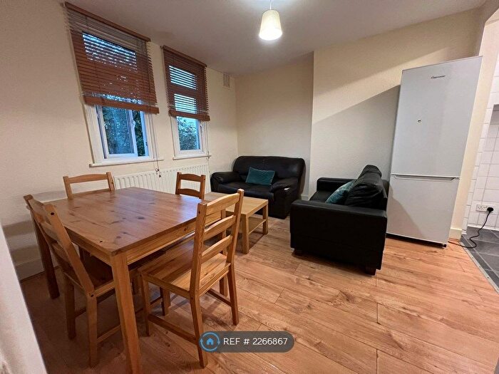 3 Bedroom Flat To Rent In South Lambeth Road, London, SW8