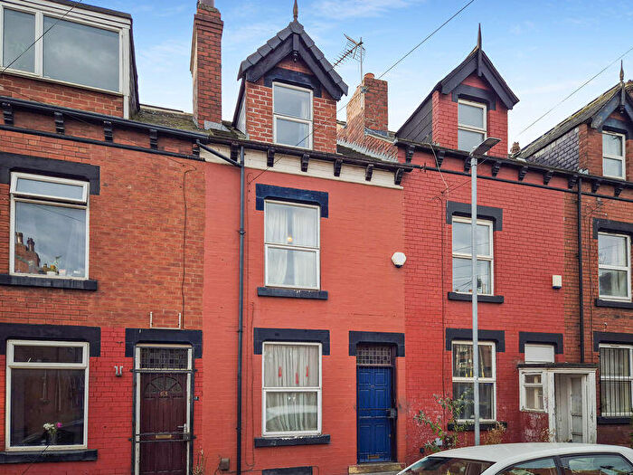 5 Bedroom Terraced House For Sale In Harold Grove, Leeds, LS6