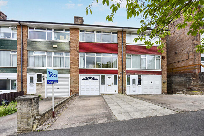 3 Bedroom Town House For Sale In Standon Crescent, Sheffield, S9