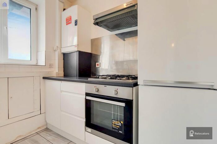 3 Bedroom Flat To Rent In Harford Street, London, E1