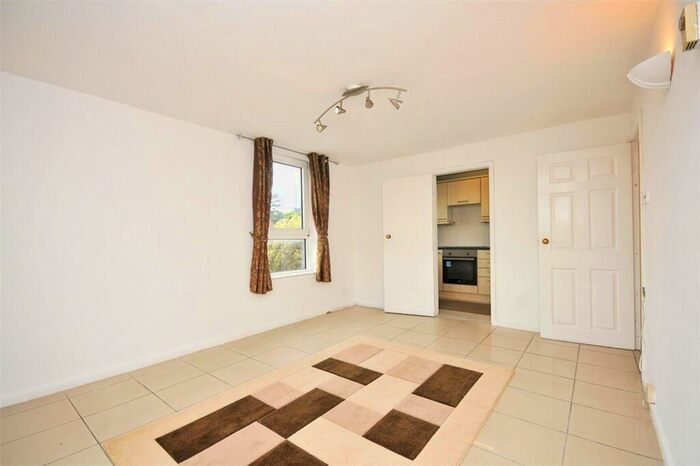 2 Bedroom Flat To Rent In Ross Road, London, SE25