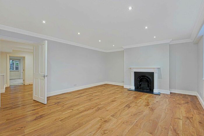 2 Bedroom Flat To Rent In Onslow Gardens, London, SW7