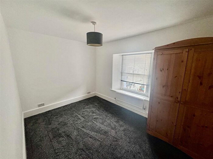1 Bedroom Flat To Rent In Flat, Waldon Hall, St Lukes Park, Torquay, Devon, TQ2