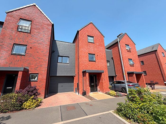 3 Bedroom Town House For Sale In Lancaster Drive, Wednesfield, Wolverhampton, WV11
