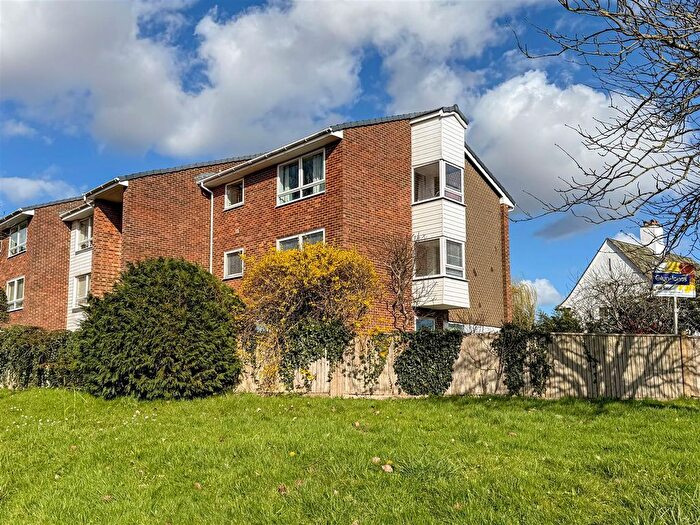 2 Bedroom Flat To Rent In Summerlea Gardens, Church Street, Littlehampton, BN17