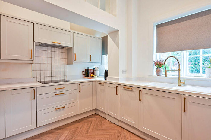 4 Bedroom Maisonette For Sale In Lower Edgeborough Road, Guildford, GU1