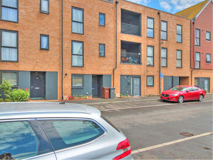 1 Bedroom Maisonette To Rent In Fullerton Avenue, Dagenham, Essex, RM8