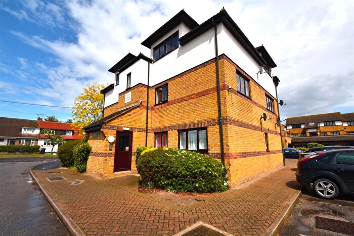 2 Bedroom Apartment For Sale In Rectory Road, Rochford, SS4