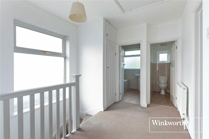3 Bedroom End Of Terrace House For Sale In Cadogan Gardens, Finchley, London, N3