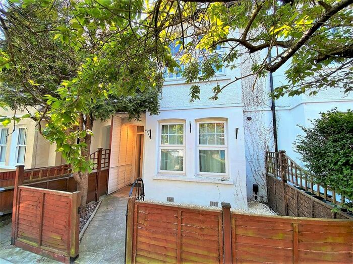 2 Bedroom Flat To Rent In Clarendon Road, Colliers Wood, London, SW19