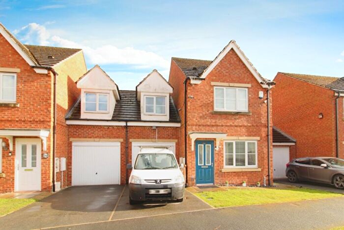 3 Bedroom Semi Detached House For Sale In Whinmoor Way, Leeds, West Yorkshire, LS14