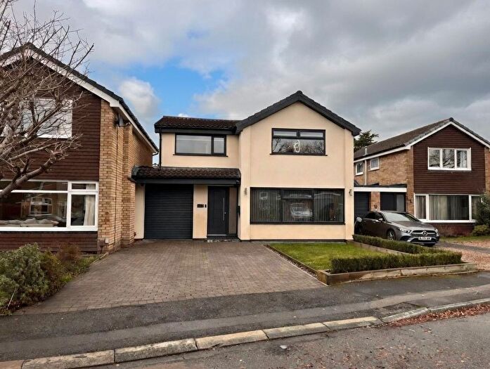 4 Bedroom Link Detached House For Sale In Dickens Close, Cheadle Hulme, Cheadle, SK8