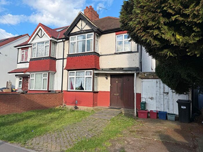 3 Bedroom Semi-detached House For Sale In North Hyde Lane, Hounslow, TW5