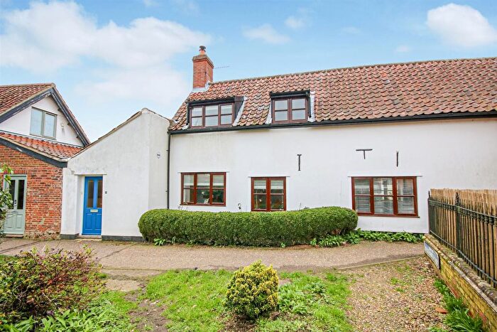 3 Bedroom Semi Detached House For Sale In Chapel Walk, Reepham, NR10