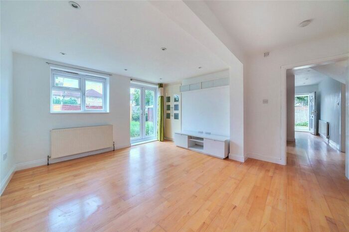 2 Bedroom Maisonette To Rent In Chapman Close, West Drayton, UB7