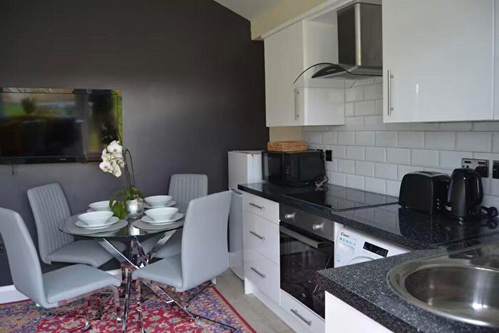 1 Bedroom Flat To Rent In Amerden Lane, Taplow, SL6