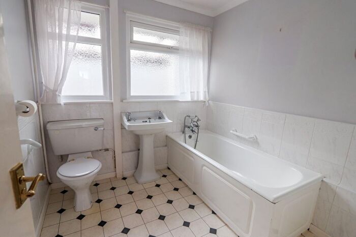 2 Bedroom Bungalow For Sale In Oakhurst Road, Battle, TN33