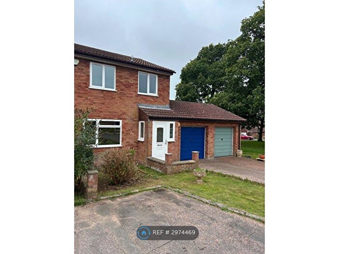3 Bedroom Semi Detached House To Rent In The Oaks, Cullompton, EX15