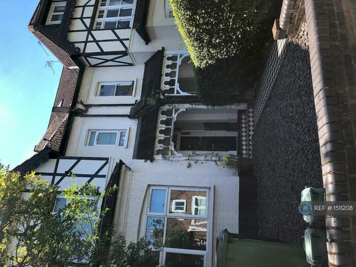 Studio To Rent In Grosvenor Gardens, London, NW2