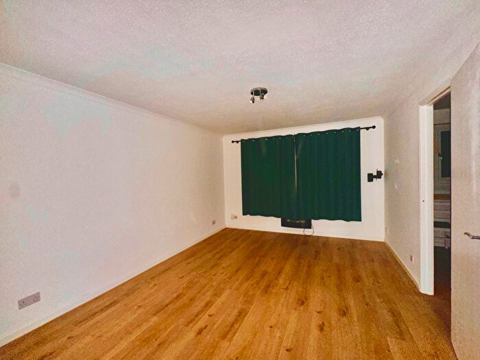 1 Bedroom Flat To Rent In Coleridge Way, BR6