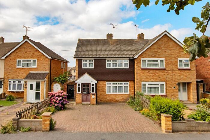 3 Bedroom Semi Detached House For Sale In Tennyson Walk, Northfleet, Gravesend, DA11