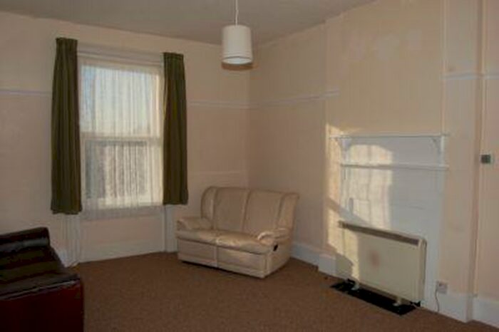 1 Bedroom Flat To Rent In Old Road East, Gravesend, DA12