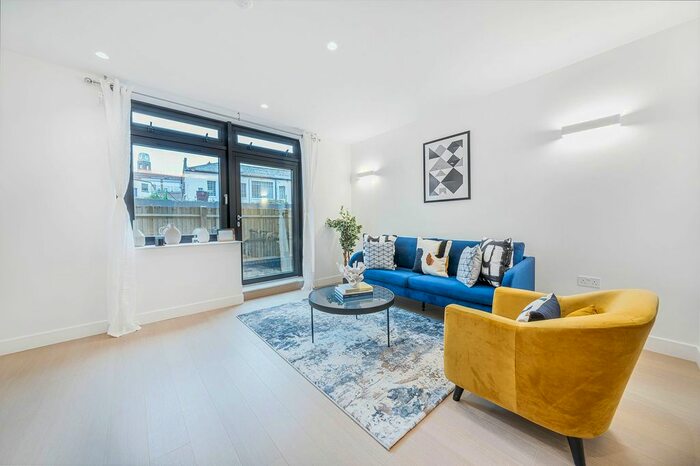 2 Bedroom Flat To Rent In Shield Drive, London, TW8