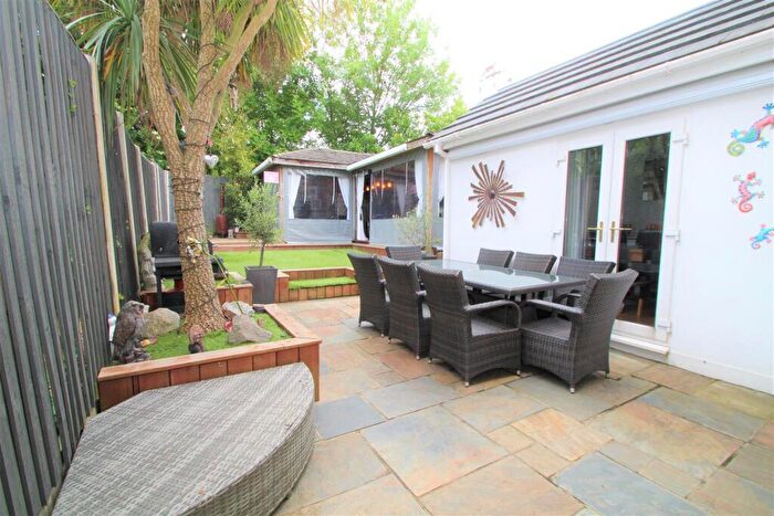 4 Bedroom Detached House For Sale In Hambro Avenue, Rayleigh, SS6