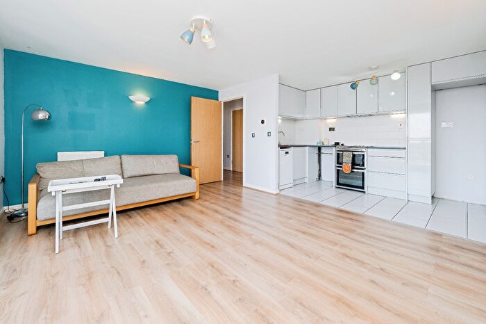 2 Bedroom Flat To Rent In Flint Close, London, E15