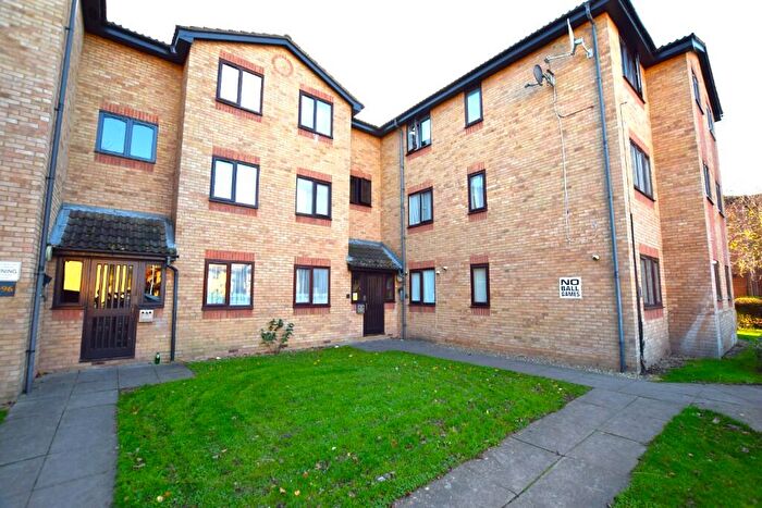 2 Bedroom Flat To Rent In Pittman Gardens, Ilford, London, IG1