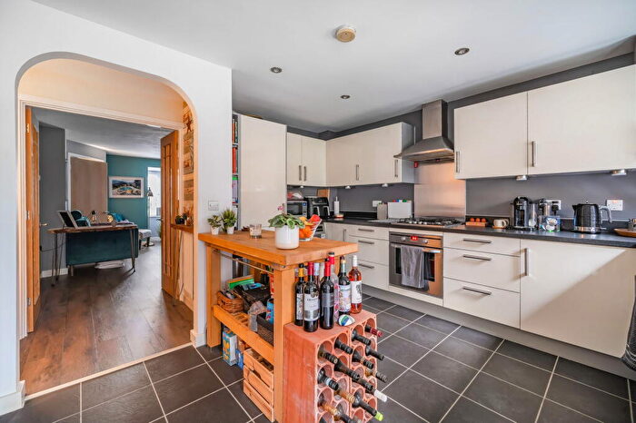 4 Bedroom Link Detached House For Sale In Avington Way, Sherfield-on-Loddon, RG27