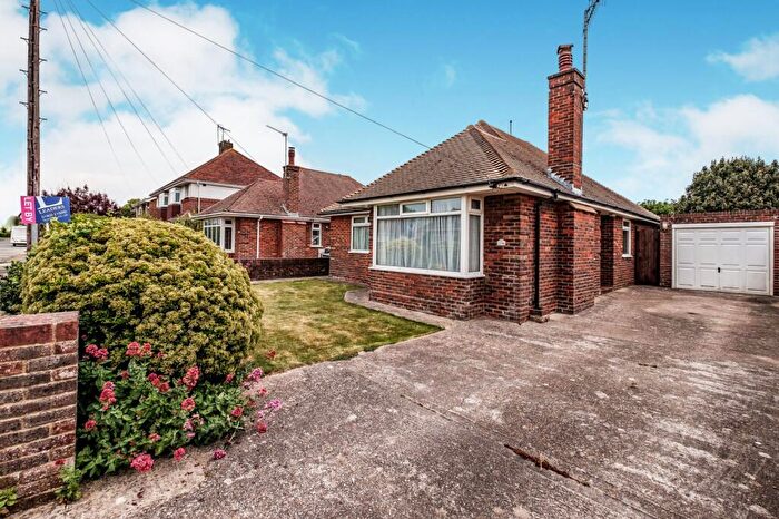 3 Bedroom Bungalow To Rent In Seafield Avenue, Goring-by-Sea, Worthing, BN12