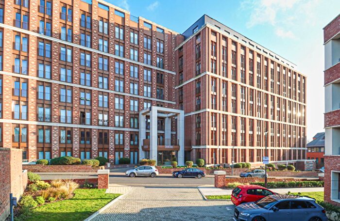 2 Bedroom Flat For Sale In Ziggurat House, Grosvenor Road, St. Albans, AL1