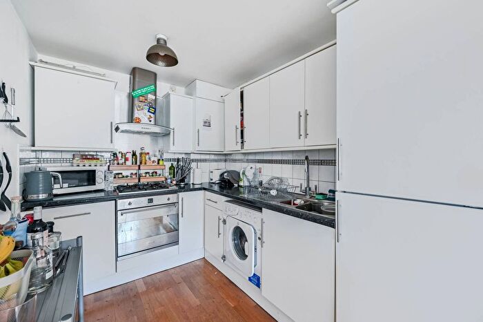 2 Bedroom Flat For Sale In Cornerstone Court, Hemming Street, Bethnal Green, London, E1