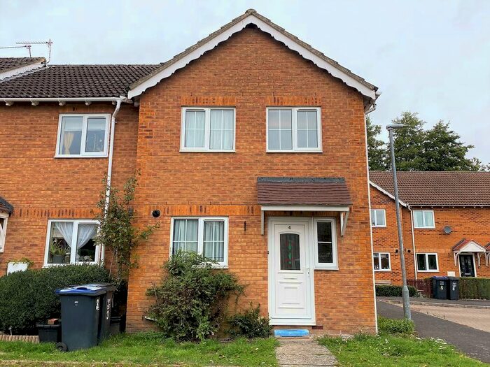3 Bedroom End Of Terrace House To Rent In Mallard Close, Devizes, SN10