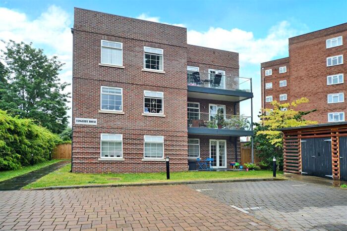 2 Bedroom Apartment To Rent In Portsmouth Road, Surbiton, KT6