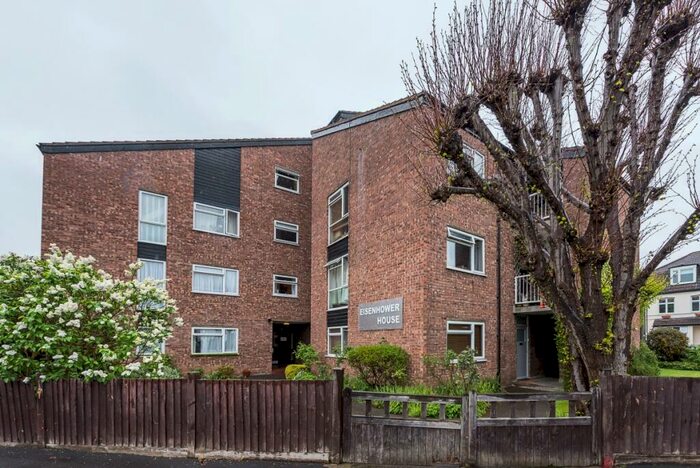 2 Bedroom Flat To Rent In Vicarage Road Kingston Upon Thames, KT1