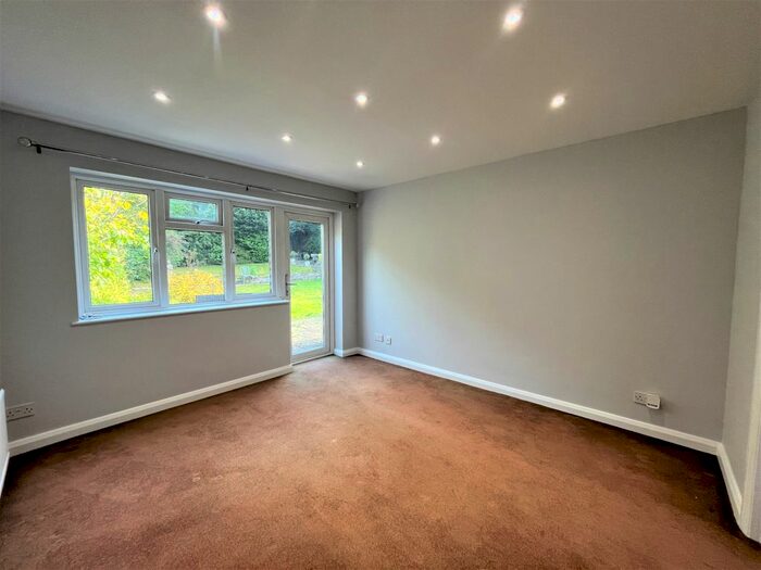 1 Bedroom Flat To Rent In Widmore Road, Bromley, Kent, BR1