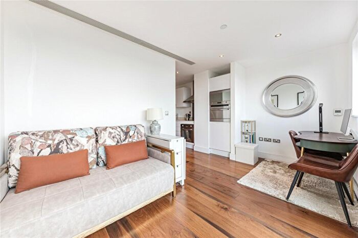 Apartment To Rent In Duckman Tower, Lincoln Plaza, Canary Wharf, London, E14