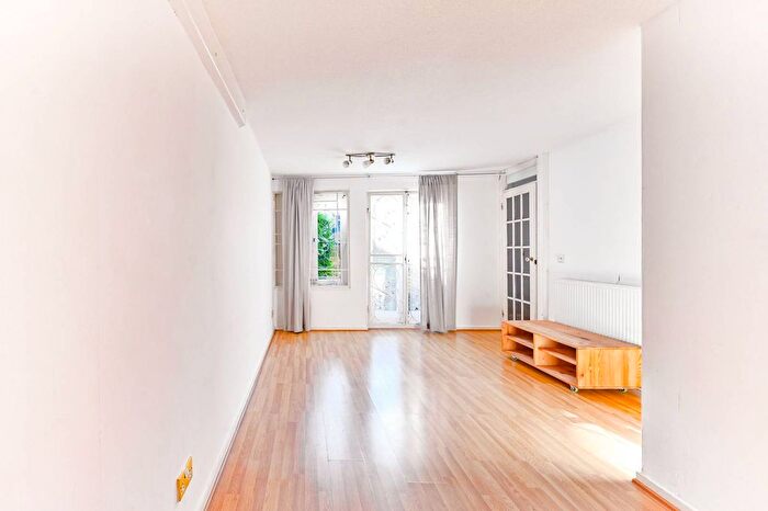 1 Bedroom Flat For Sale In Kennet Close, Battersea, London, SW11