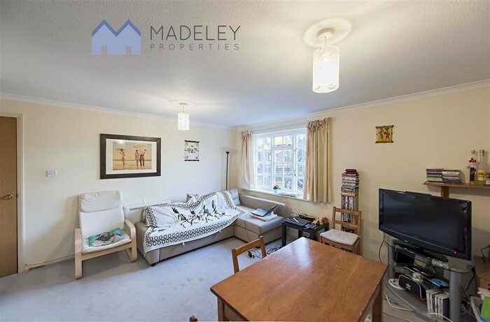 1 Bedroom Flat To Rent In Cromwell Close, Acton, W3