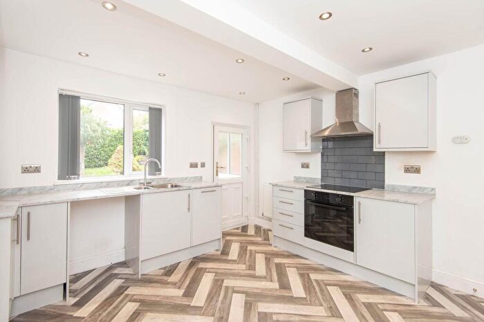 2 Bedroom Detached House For Sale In Hasland Road, Chesterfield, S41