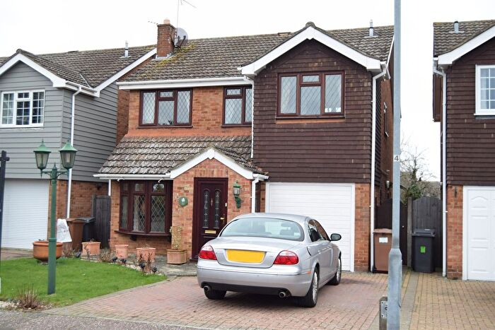 4 Bedroom Detached House For Sale In Russell Gardens, Chelmsford, CM2