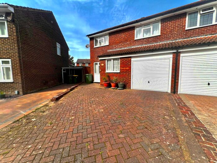 3 Bedroom Semi-Detached House To Rent In Fair Isle Close, Stubbington, Fareham, PO14