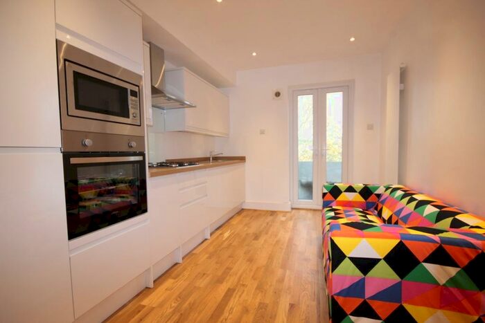 3 Bedroom Apartment To Rent In Shanklin Road, Brighton, BN2
