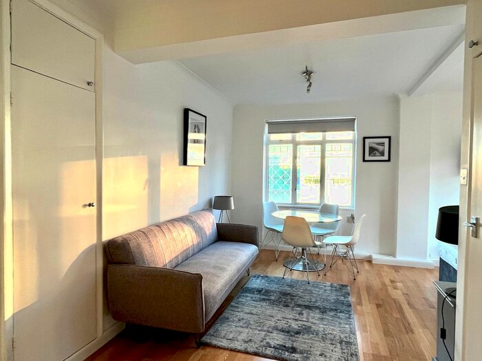 Studio To Rent In Euston Road, London, NW1