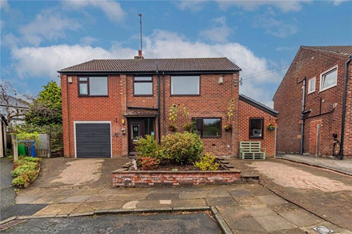 4 Bedroom Detached House For Sale In Barlow Moor Close, Norden, Rochdale, OL12